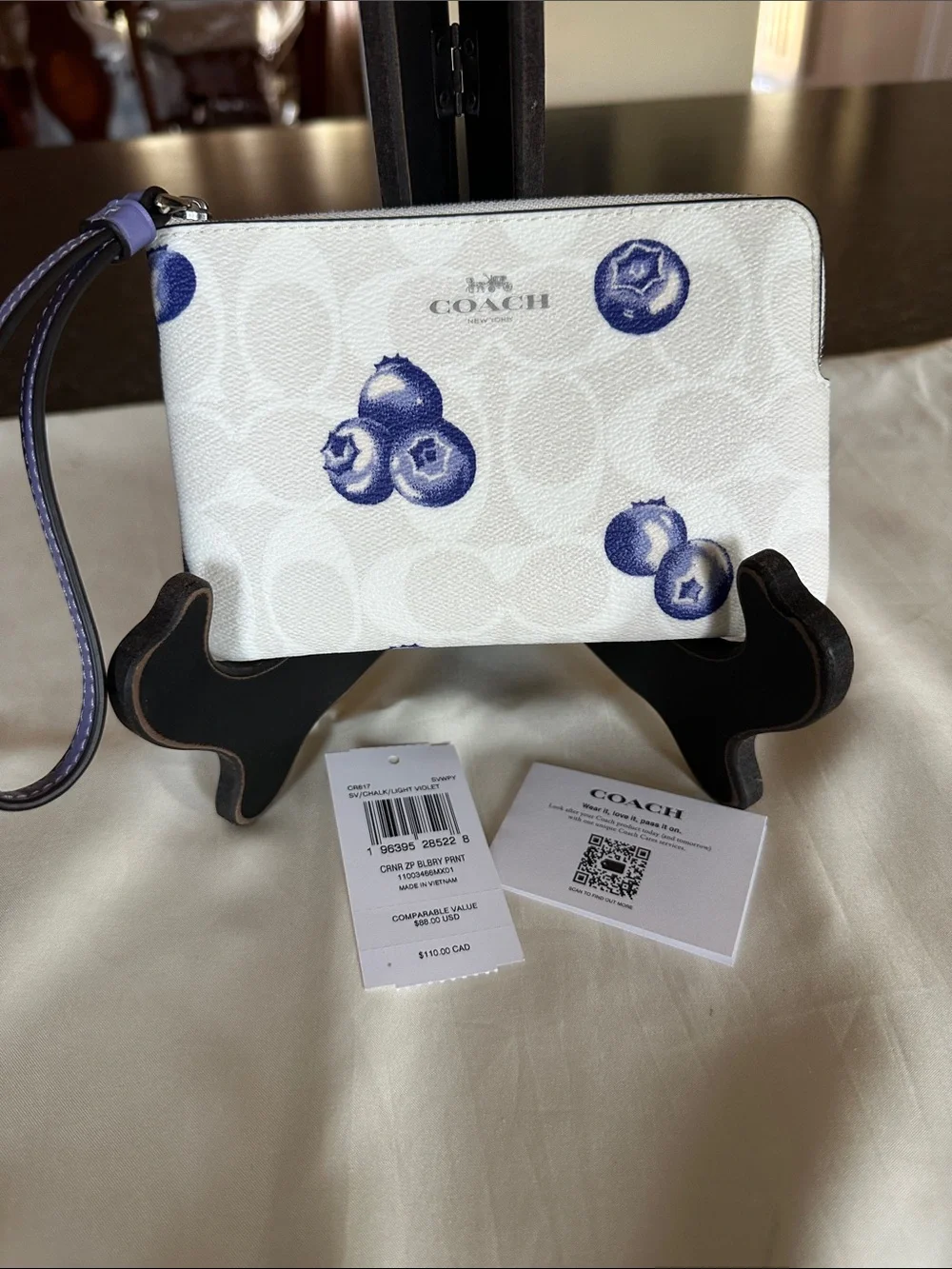 NWT Coach White/Chalk Corner Zip Wristlet with Blueberry Print